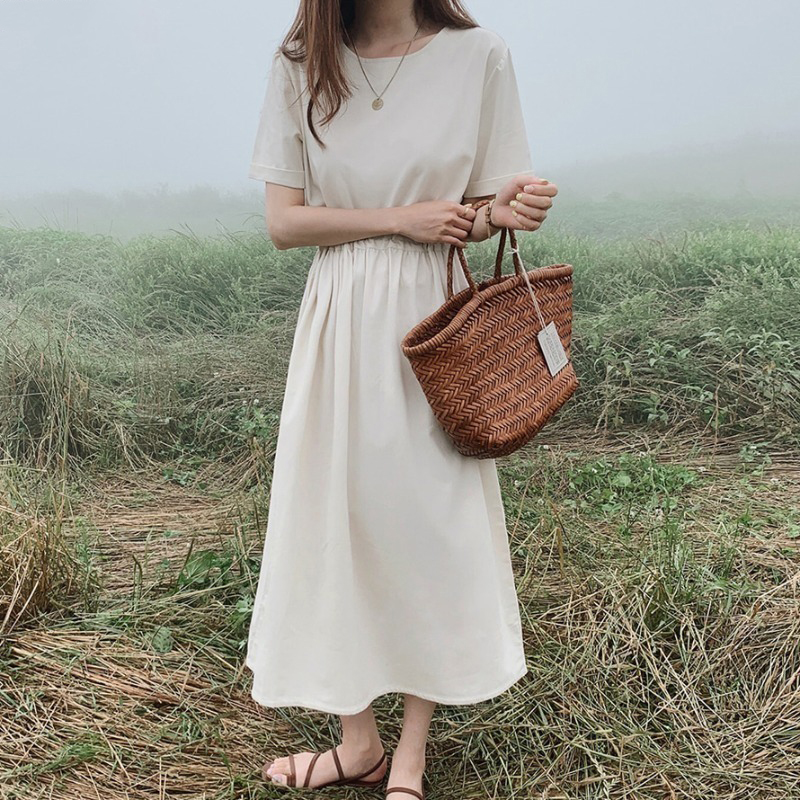 Dark-academia-white-dress